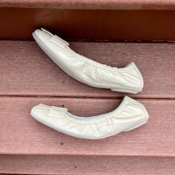 NIB Latitude Girl Stretchy Leather Flats 37, Biscuit - Picture 4 of 8